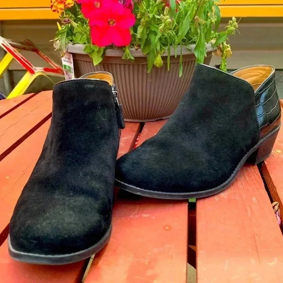 Vionic Marissa Black Leather Short Zip Up Boots 8.5  Wide - Picture 3 of 8